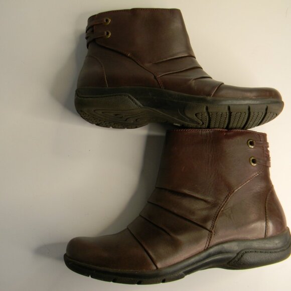NIB Womens Clarks Christine Tilt Brown Leather Upper Boots Size 8.5M - Picture 6 of 10